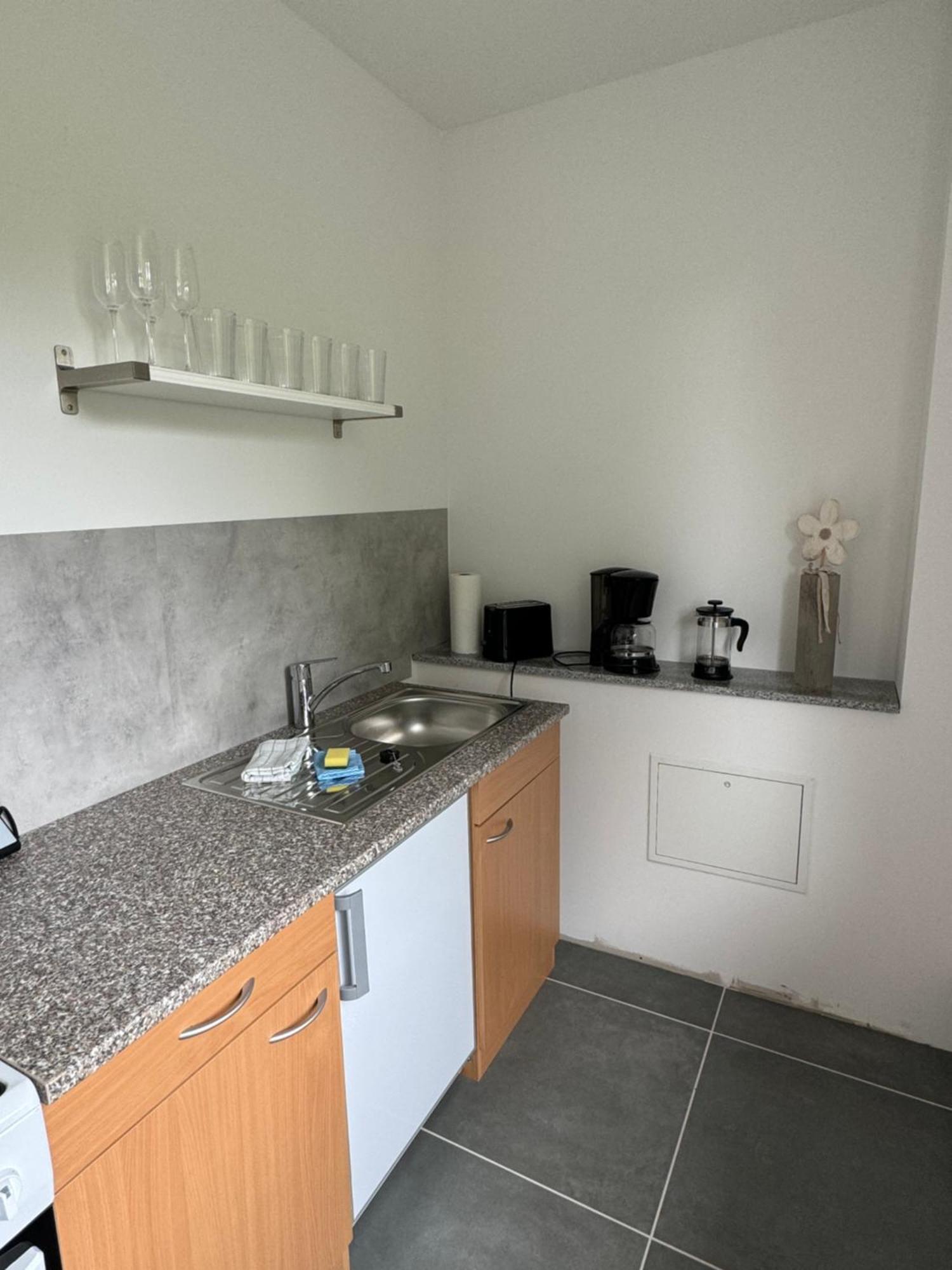 Fc-Apartmenthaus Falkensee Mit Grossem Garten Und Pkw Stellflaechen Esterno foto