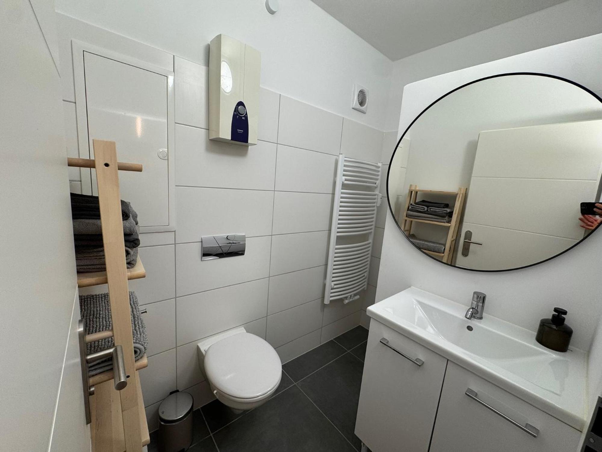 Fc-Apartmenthaus Falkensee Mit Grossem Garten Und Pkw Stellflaechen Esterno foto