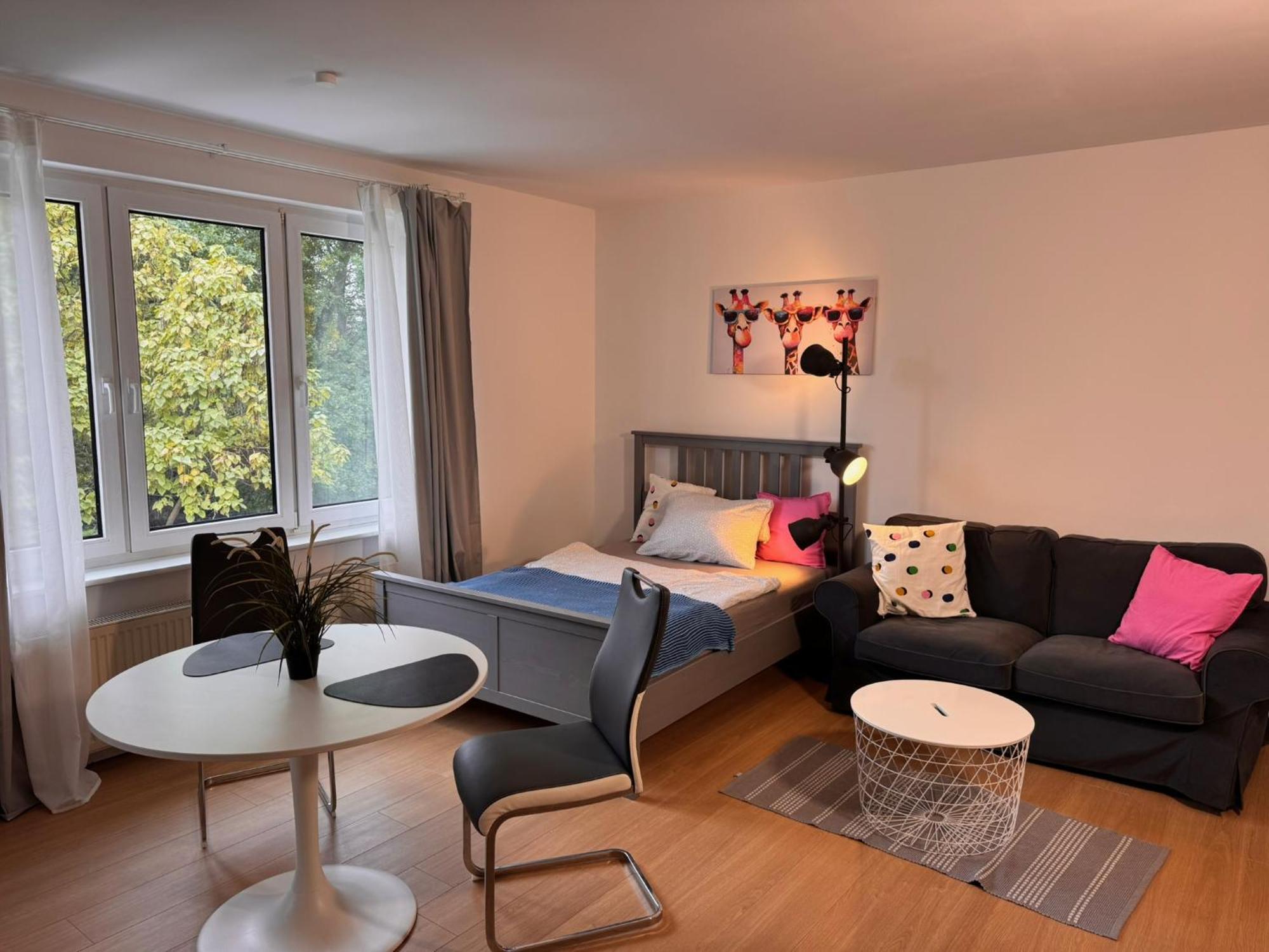 Fc-Apartmenthaus Falkensee Mit Grossem Garten Und Pkw Stellflaechen Esterno foto