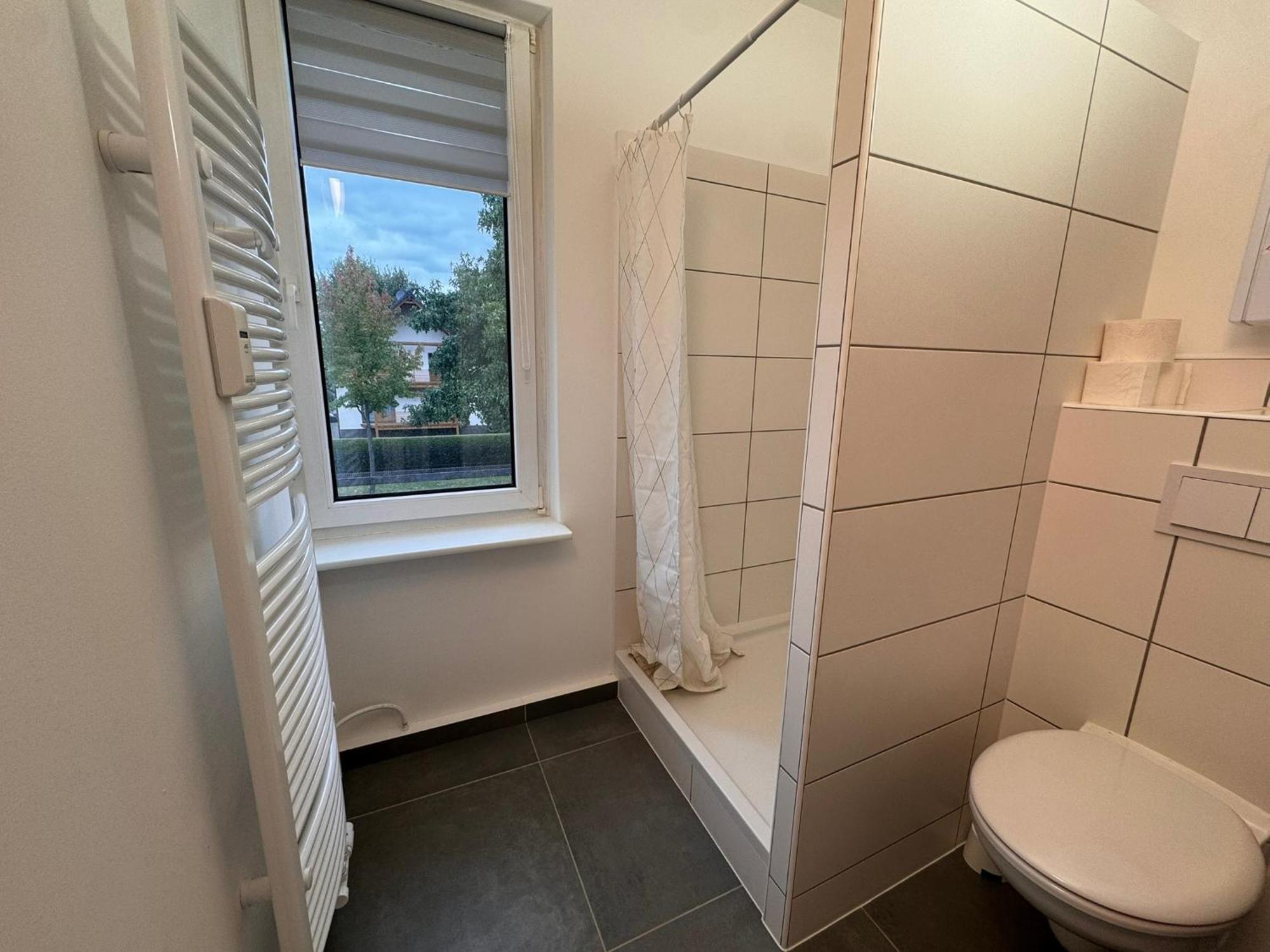 Fc-Apartmenthaus Falkensee Mit Grossem Garten Und Pkw Stellflaechen Esterno foto