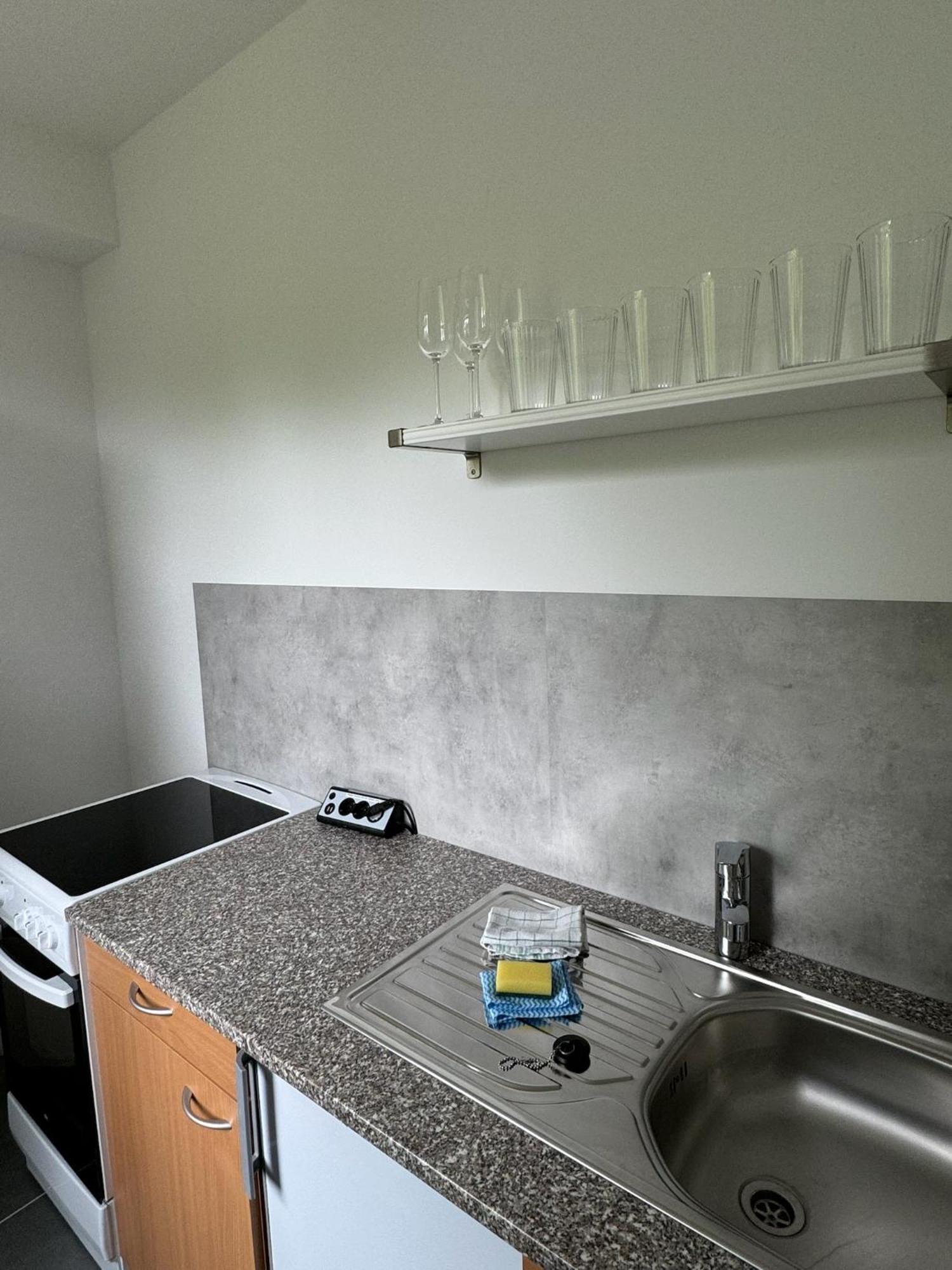 Fc-Apartmenthaus Falkensee Mit Grossem Garten Und Pkw Stellflaechen Esterno foto