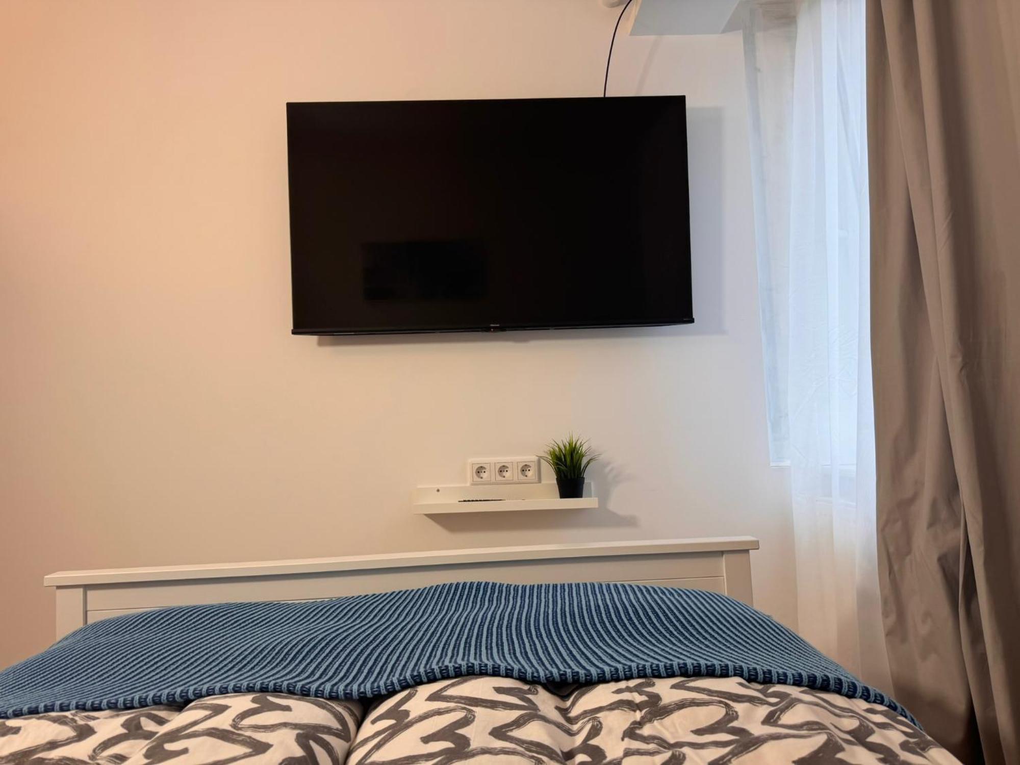 Fc-Apartmenthaus Falkensee Mit Grossem Garten Und Pkw Stellflaechen Esterno foto