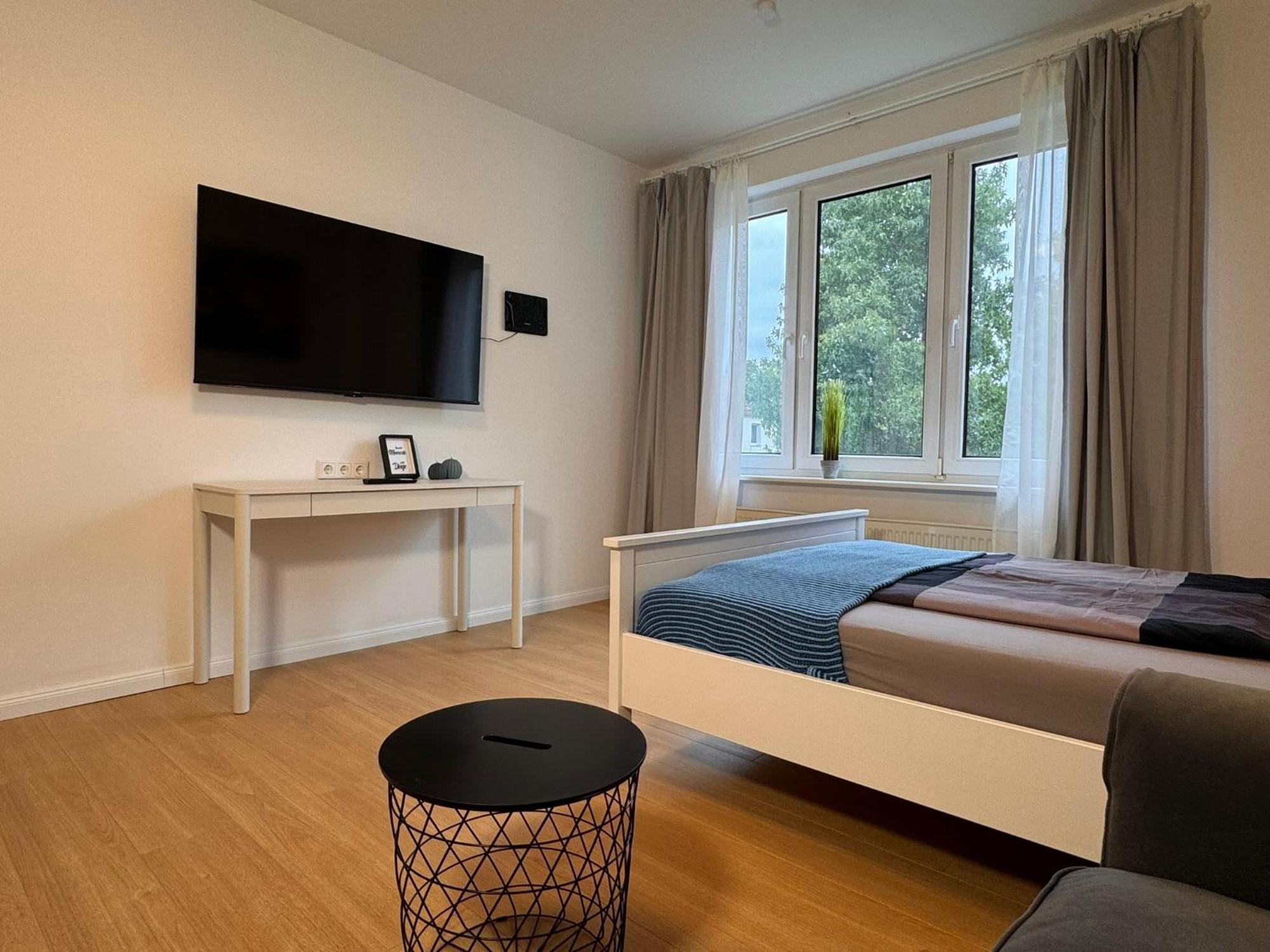 Fc-Apartmenthaus Falkensee Mit Grossem Garten Und Pkw Stellflaechen Esterno foto