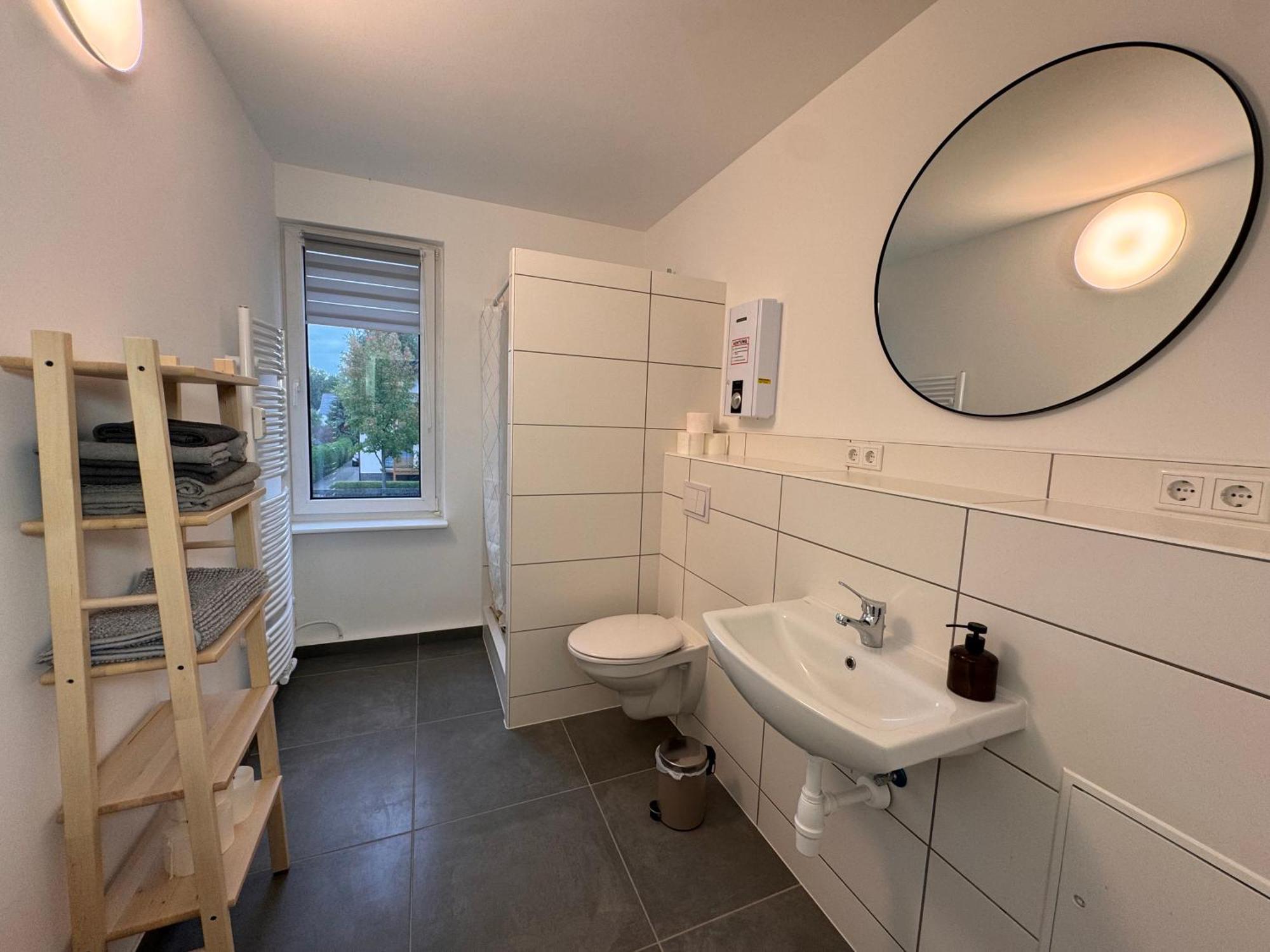 Fc-Apartmenthaus Falkensee Mit Grossem Garten Und Pkw Stellflaechen Esterno foto