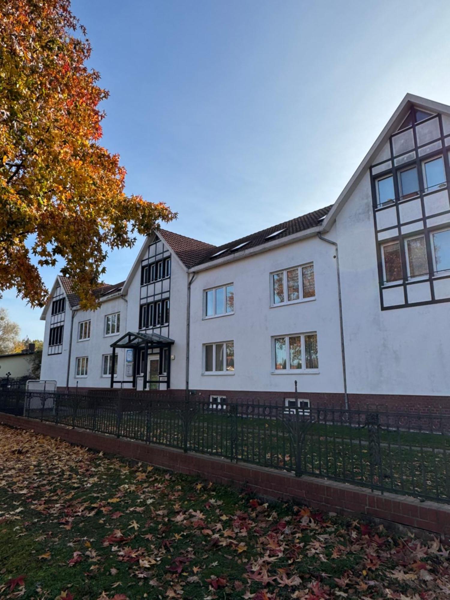 Fc-Apartmenthaus Falkensee Mit Grossem Garten Und Pkw Stellflaechen Esterno foto