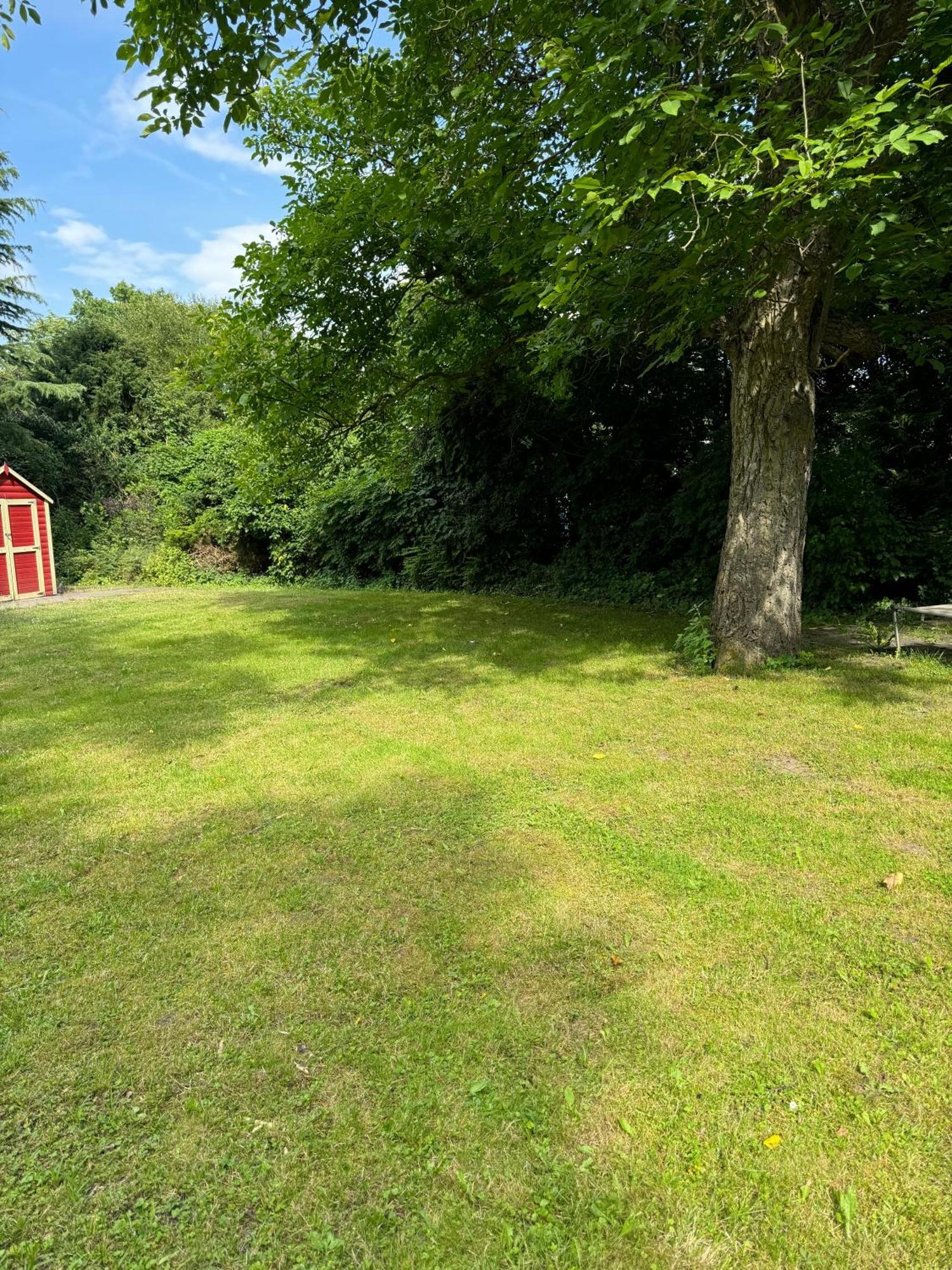 Fc-Apartmenthaus Falkensee Mit Grossem Garten Und Pkw Stellflaechen Esterno foto