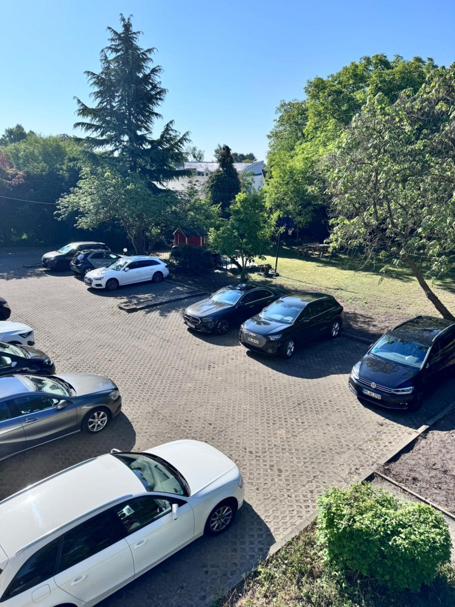 Fc-Apartmenthaus Falkensee Mit Grossem Garten Und Pkw Stellflaechen Esterno foto